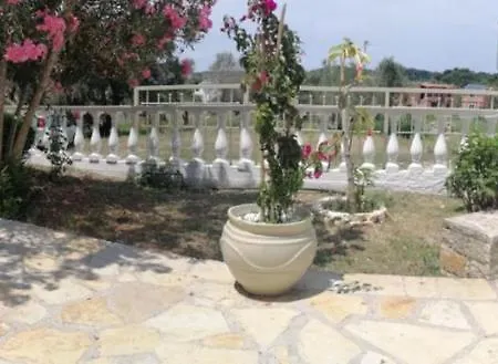 Makis Arillas (Corfu)